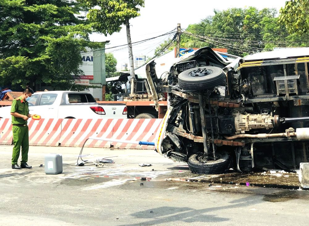 Công an khám nghiệm hiện trường