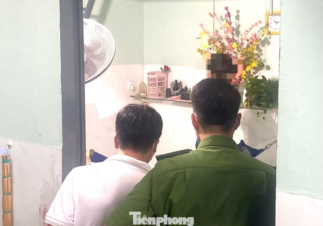 Công an khám nghiệm hiện trường