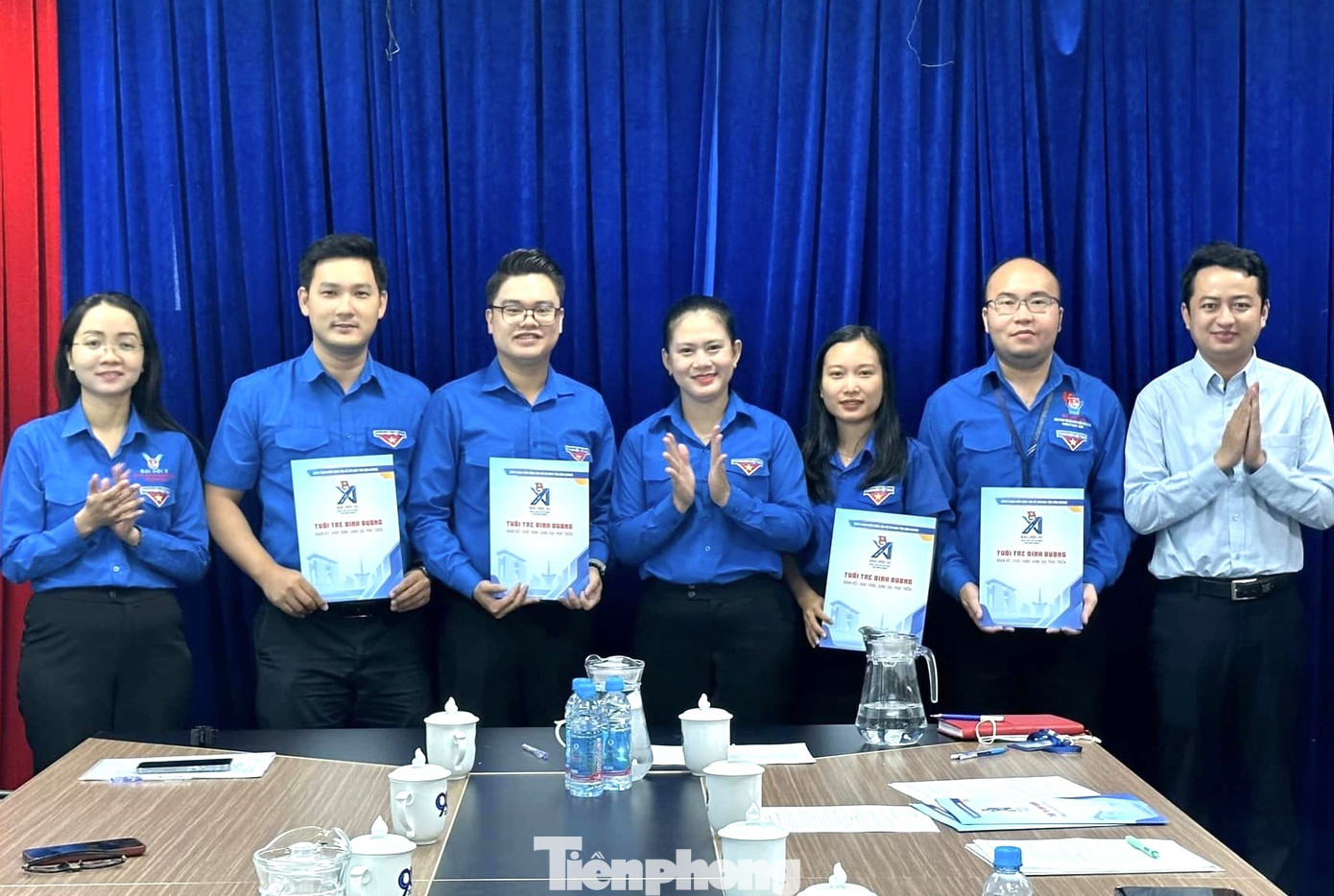 Tỉnh Đoàn Bình Dương trao các quyết định về công tác cán bộ ảnh 1 Tỉnh Đoàn Bình Dương trao các quyết định về công tác cán bộ ảnh 1