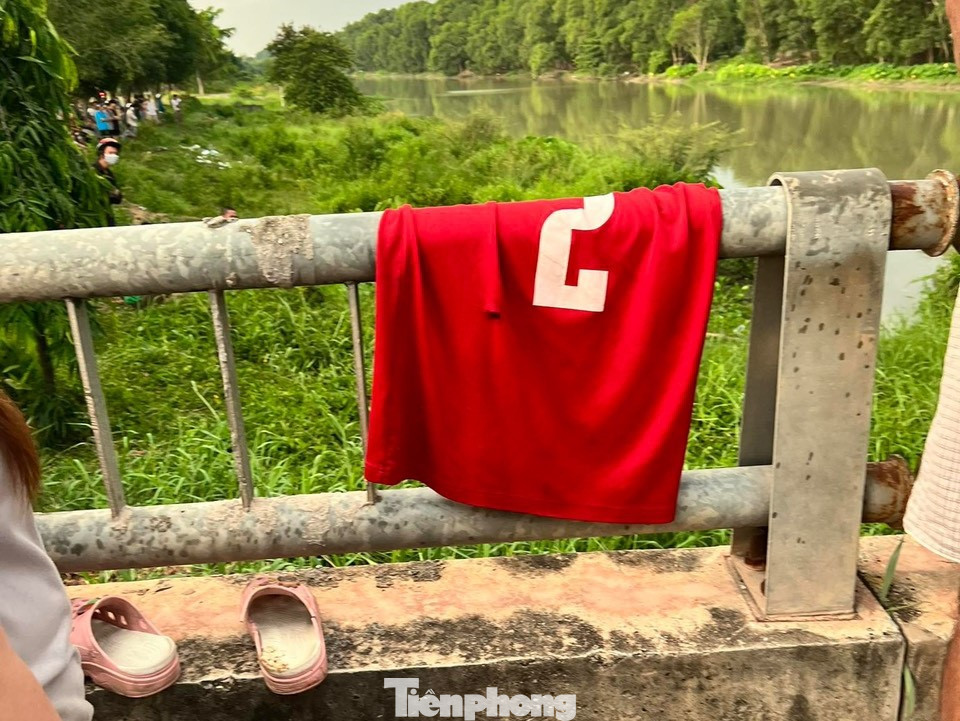 Hiện trường nơi nạn nhân tắm và mất tích Hiện trường nơi nạn nhân tắm và mất tích