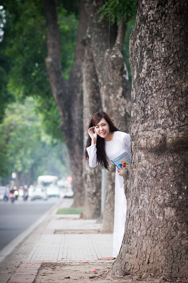 Hot girl Mai Thỏ nhí nhảnh trong tà áo dài