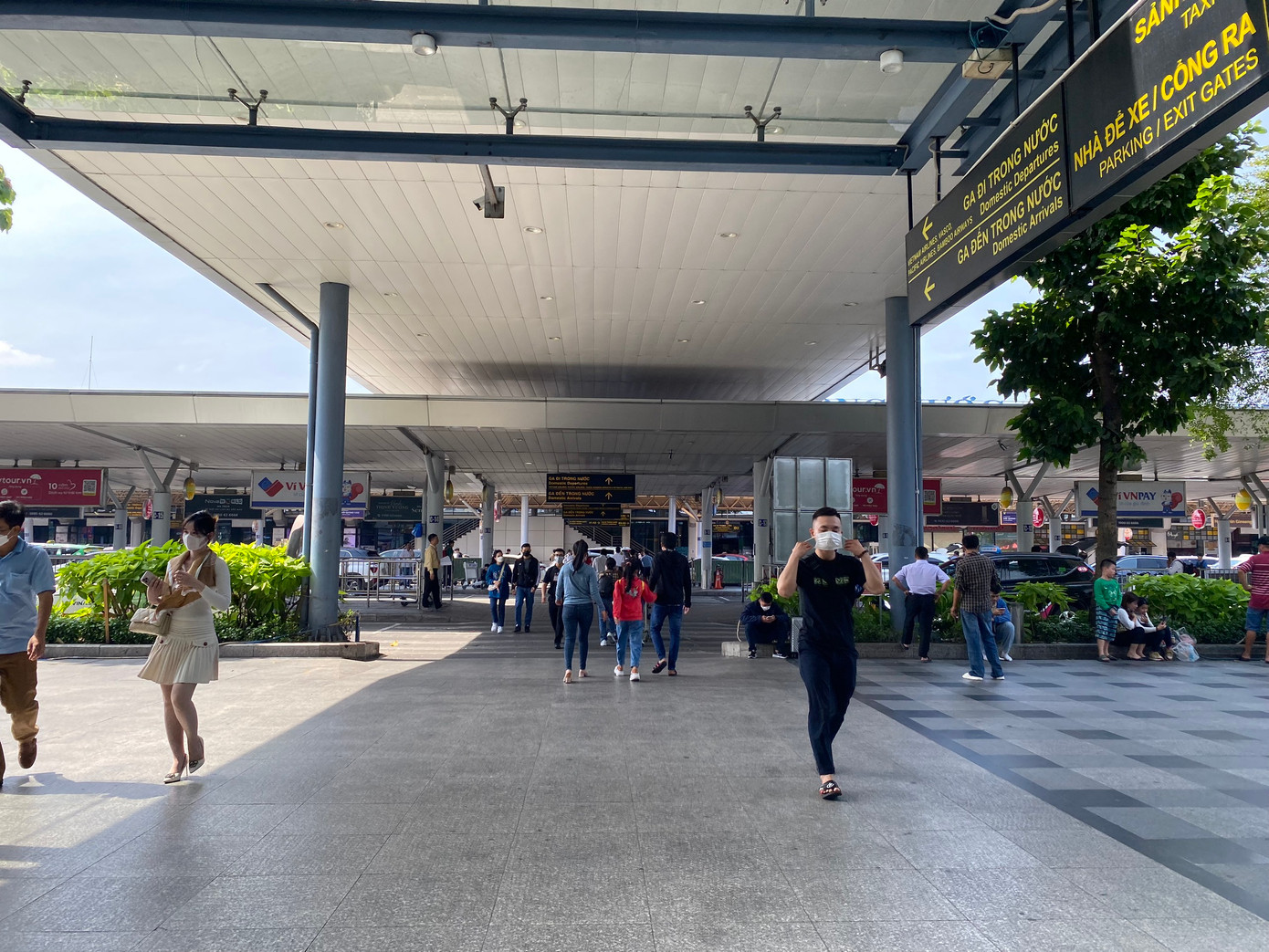 Đầu giờ chiều 19/1 (28 tháng Chạp), khu vực sân bay Tân Sơn Nhất khá thông thoáng dù đây là thời gian cao điểm phục vụ Tết Nguyên đán.