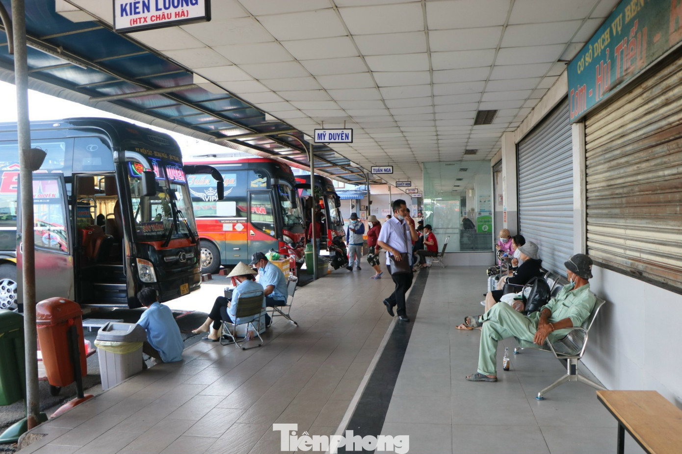 Tại bến xe Miền Đông (quận Bình Thạnh), các tài xế cho biết đều tuân thủ và chấp hành tốt phương án tổ chức giao thông của cơ quan chức năng. Ảnh: PHONG NGUYỄN