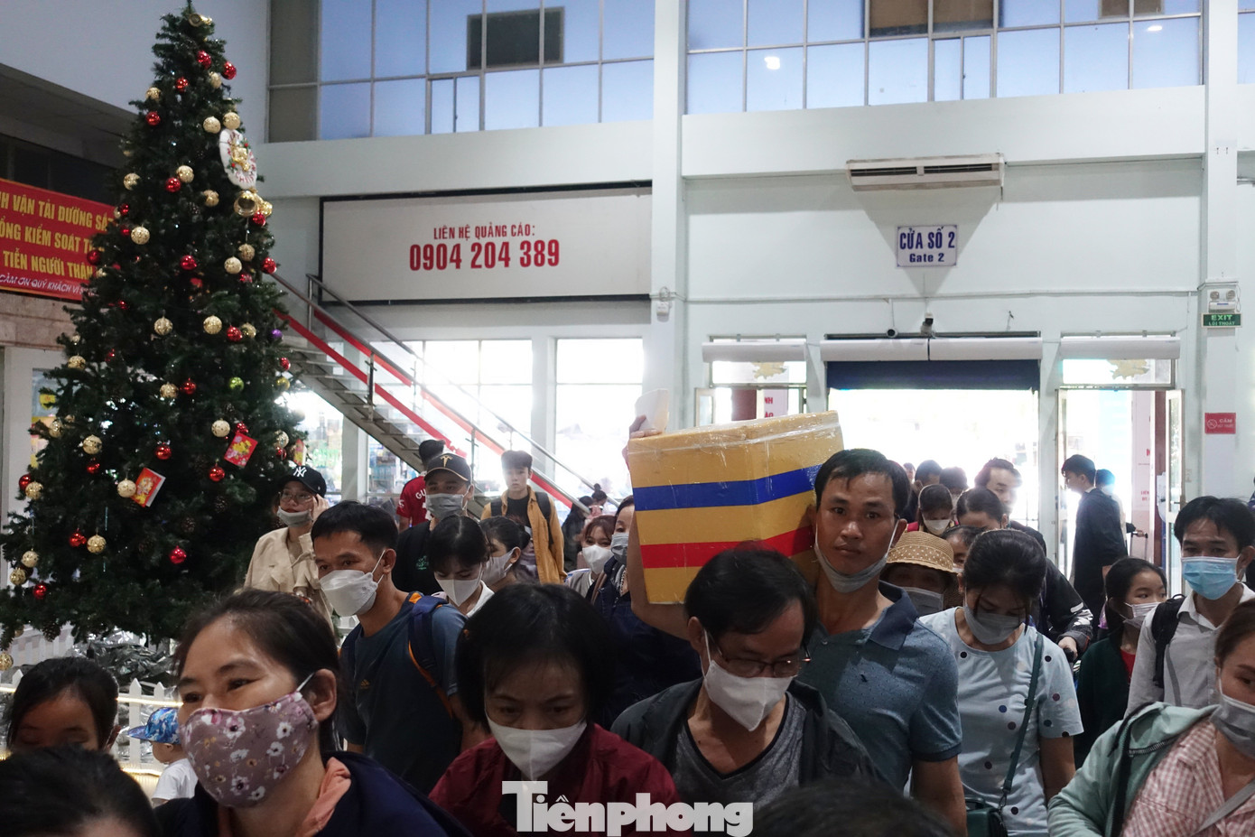 Theo ông Lê Anh Tuấn, Phó Giám đốc phụ trách Chi nhánh Vận tải đường sắt Sài Gòn, lượng hành khách bắt đầu tăng từ ngày 14 - 15/1 (23 và 24 tháng Chạp âm lịch) với khoảng 18 đoàn tàu xuất phát từ ga Sài Gòn, vận chuyển 9.000 lượt khách/ngày. Theo ông Lê Anh Tuấn, Phó Giám đốc phụ trách Chi nhánh Vận tải đường sắt Sài Gòn, lượng hành khách bắt đầu tăng từ ngày 14 - 15/1 (23 và 24 tháng Chạp âm lịch) với khoảng 18 đoàn tàu xuất phát từ ga Sài Gòn, vận chuyển 9.000 lượt khách/ngày.