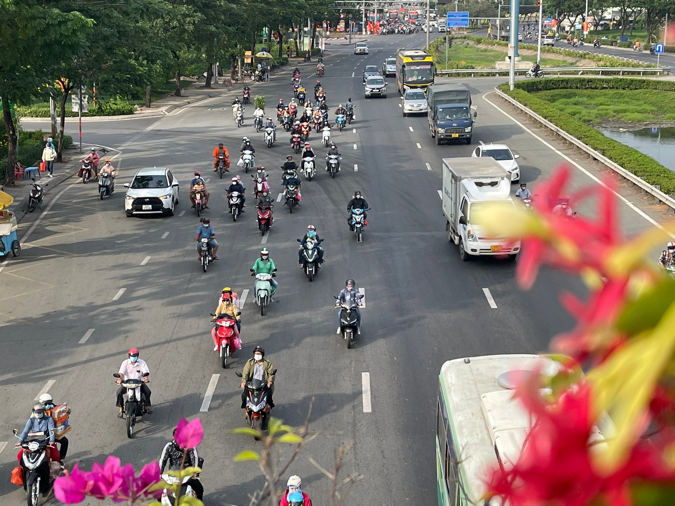 Đại diện Phòng CSGT đường bộ - đường sắt (PC08) Công an TPHCM cho biết, chiều 19/1, lực lượng CSGT toàn Thành phố sẽ đồng loạt ra quân đảm bảo TTATGT, giúp cho người dân về quê, cũng như vui xuân đón Tết tại TPHCM được an toàn, thông suốt. Ảnh: Cửa ngõ phía tây TPHCM thông thoáng trong chiều 19/1. Nguồn: PC08 cung cấp