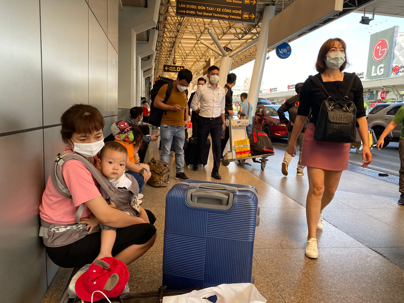 Một trong những nguyên nhân khiến sân bay Tân Sơn Nhất thông thoáng vào các khung giờ cao điểm trong cận Tết là vì số lượng người về quê đón Tết sớm rất nhiều.