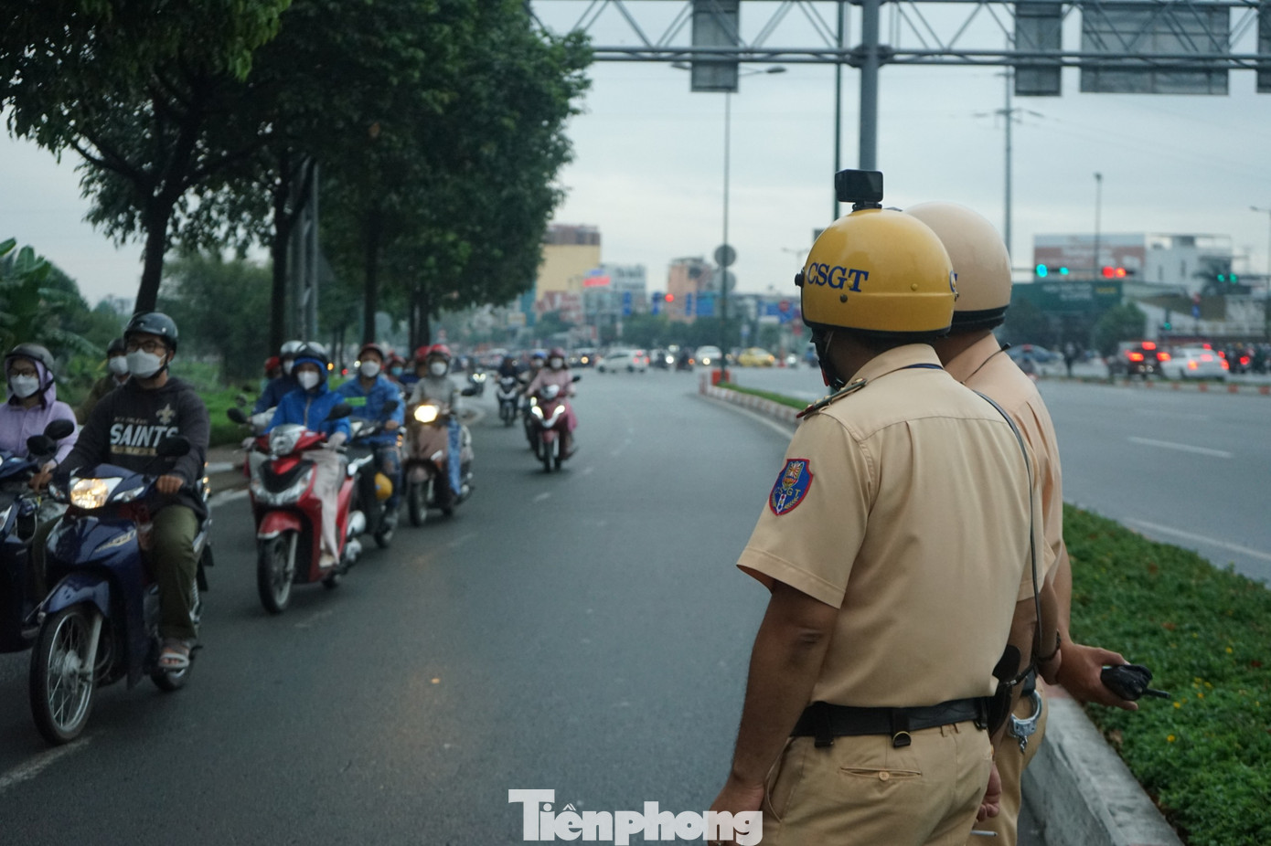 Sau gần 1 giờ tuần tra, tổ công tác không phát hiện trường hợp xe khách giường nằm nào vi phạm. Hầu hết tất cả các phương tiện đều tuân thủ và chấp hành tốt.