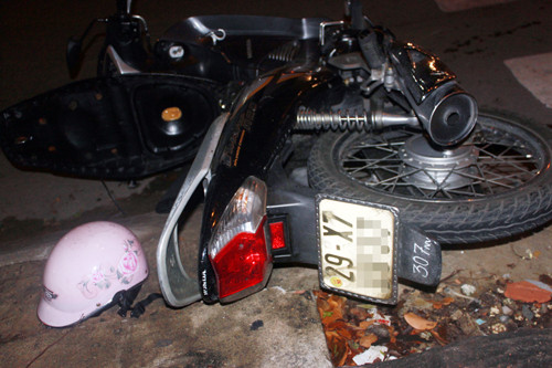 Giải cứu thanh niên kẹt dưới khe cống ảnh 1