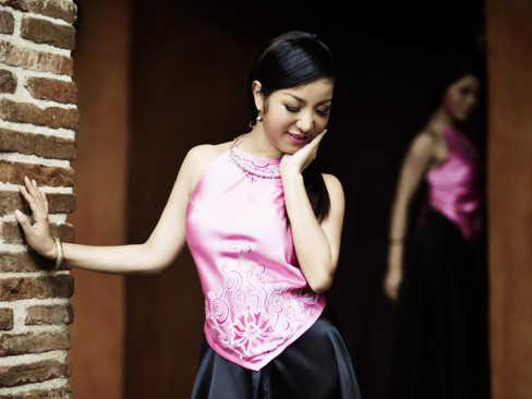 Sau khi sinh con, Thúy Nga ở ẩn và lánh xa showbiz