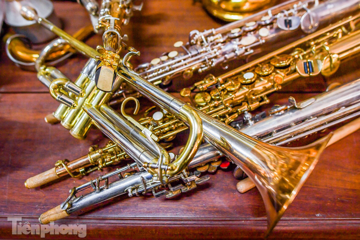 &quot;Một năm sản xuất được 10-20 cây kèn. Ngày nay nguyên vật liệu làm kèn sẵn có nên không mất công và vất vả&quot; ông Cường cho biết.