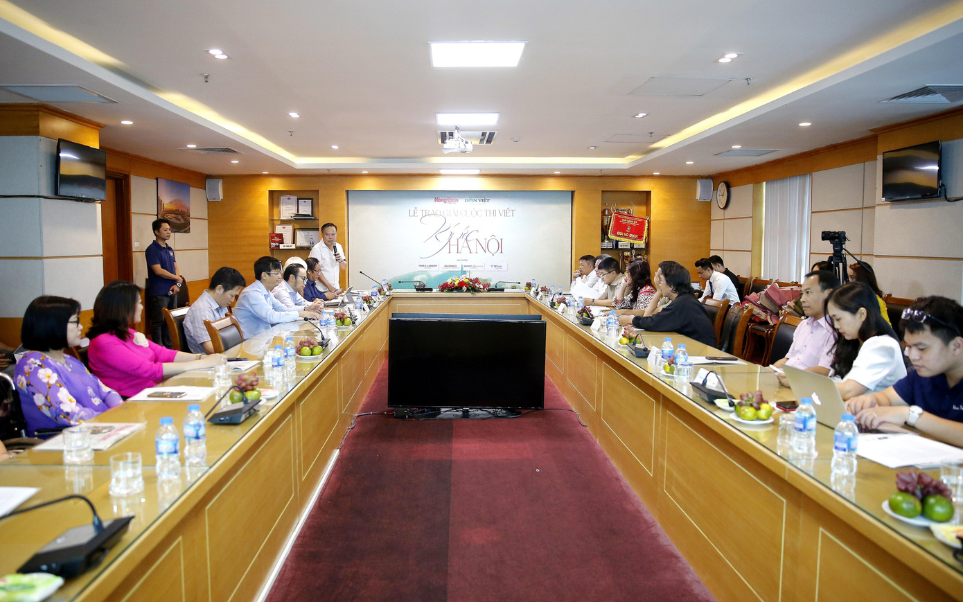 Quang cảnh buổi lễ trao giải "Ký ức Hà Nội" sáng ngày 7/10. Quang cảnh buổi lễ trao giải "Ký ức Hà Nội" sáng ngày 7/10.