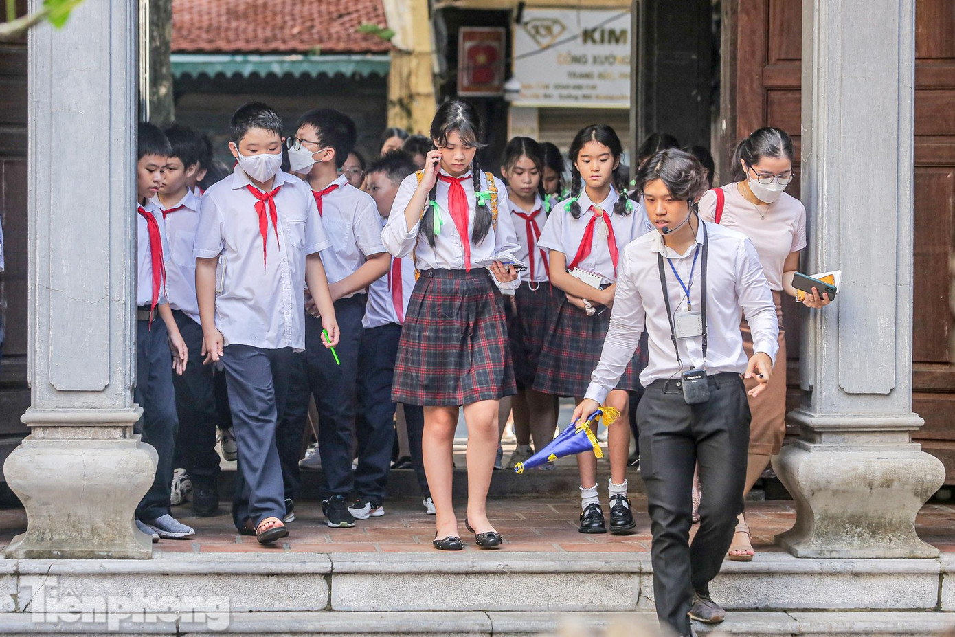 Ngày nay, Đình Kim Ngân nằm trên phố Hàng Bạc, được coi là một trong những đình cổ kính, rộng nhất trên địa bàn phố cổ là một minh chứng về quá trình hình thành, phát triển của các phố nghề tại kinh thành Thăng Long xưa. Giai đoạn đầu thế kỷ 20 đến nay, Hàng Bạc là khu phố tập trung sinh sống nhiều người thợ kim hoàn Hà Nội.