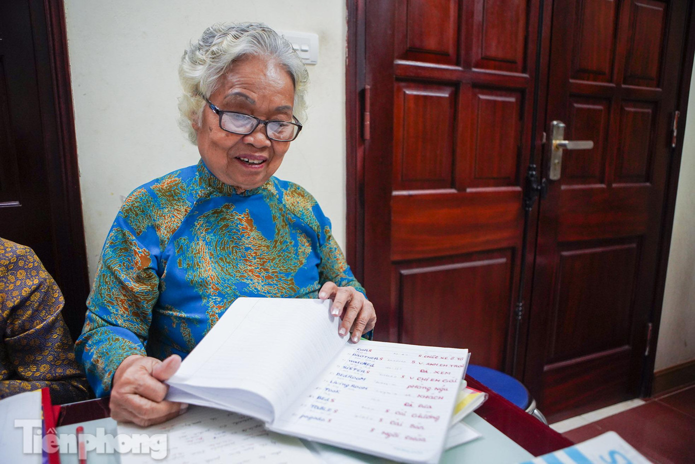 Đối với các cụ, đây không chỉ là một lớp học mà còn như một gia đình. Các cụ học tập để đầu óc được vận động, để thấy cuộc sống này có ý nghĩa hơn.