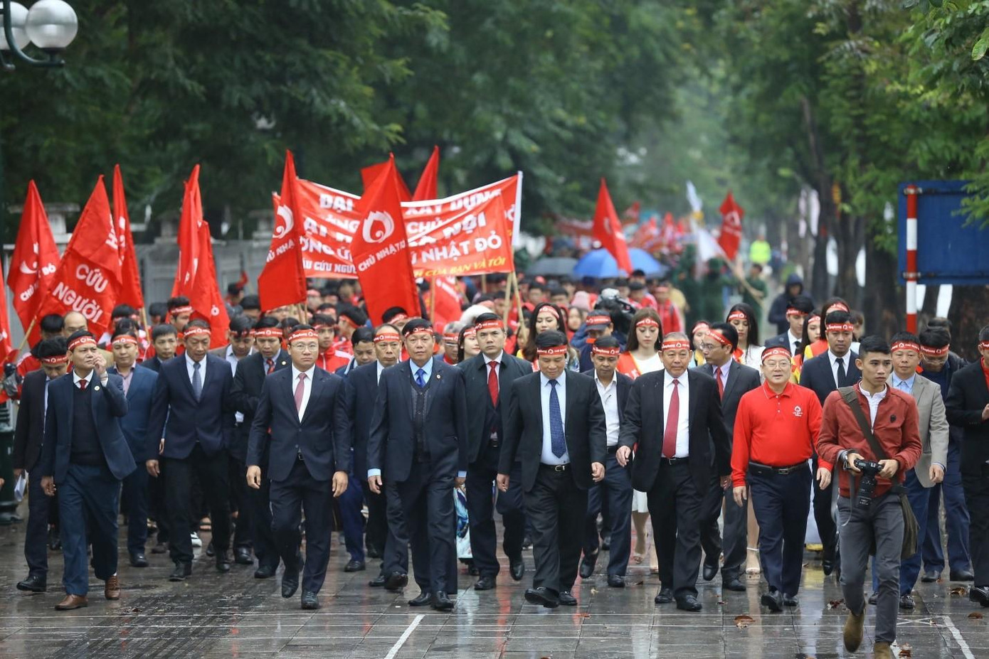 Đoàn diễu hành hưởng ứng chương trình Chủ nhật Đỏ lần thứ XII năm 2020 do Phó Thủ tướng Thường trực Chính phủ Trương Hòa Bình đi đầu. Đoàn diễu hành hưởng ứng chương trình Chủ nhật Đỏ lần thứ XII năm 2020 do Phó Thủ tướng Thường trực Chính phủ Trương Hòa Bình đi đầu.