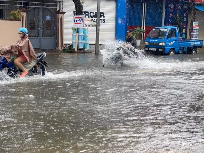 Mưa lớn kéo dài trong nhiều giờ