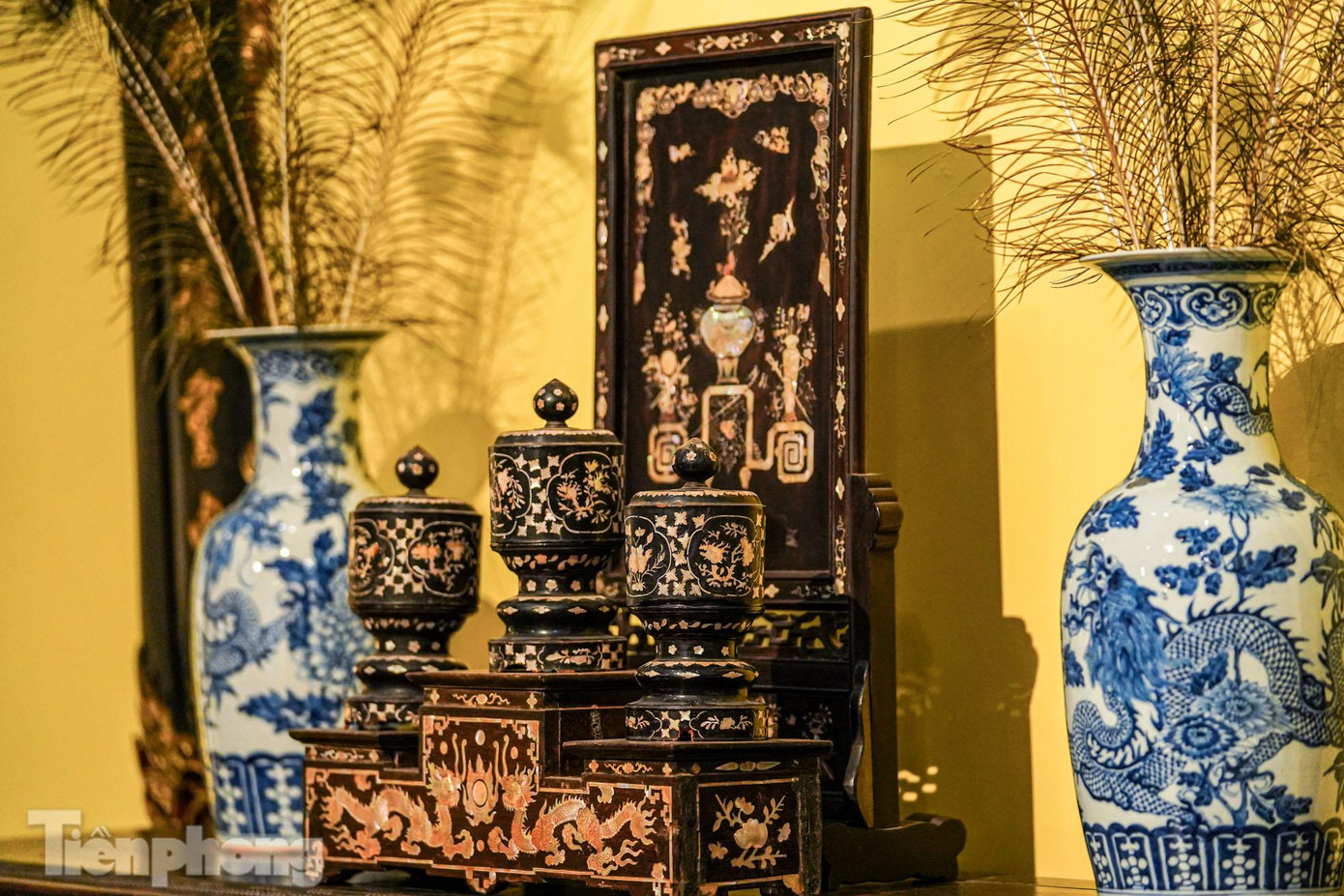 Không gian phòng khách tiêu biểu của người Hà Nội đầu thế kỷ 20 được tái hiện.