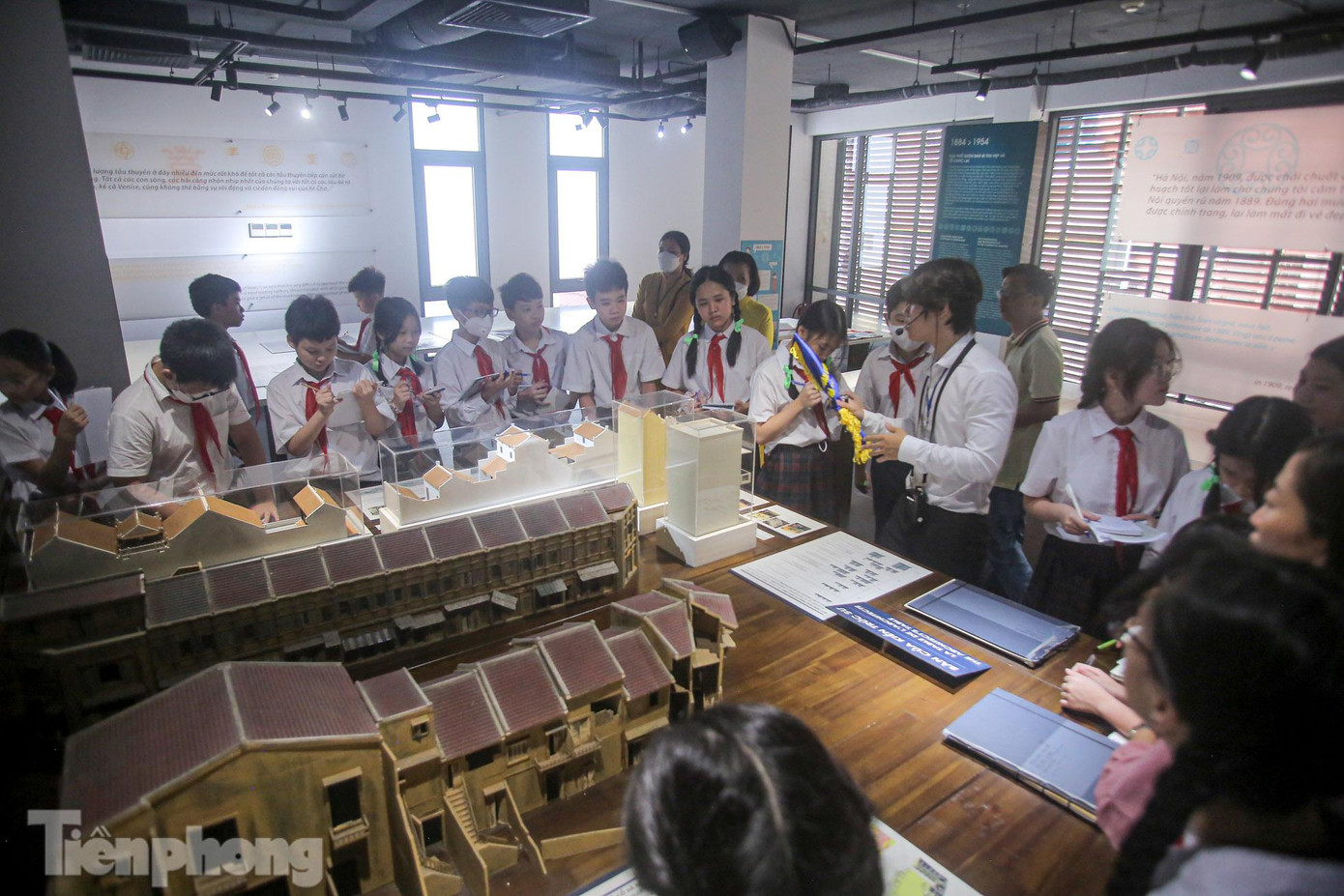 Trung tâm giao lưu văn hóa phố cổ Hà Nội được xây dựng lại gồm 3 tầng và 1 tầng bán hầm. Tầng hầm được bố trí là nơi triển lãm các dự án trùng tu, bảo tồn các di sản vật thể trong khu phố cổ Hà Nội. Tầng 1, là nơi tổ chức các triển lãm định kỳ, kết hợp không gian đọc sách, tra cứu. Tầng 2, là nơi tổ chức triển lãm cố định, giới thiệu lịch sử hình thành, văn hóa của khu phố cổ Hà Nội. Tầng 3 sẽ phù hợp tổ chức hội thảo, giao lưu biểu diễn nghệ thuật trong và ngoài nước.