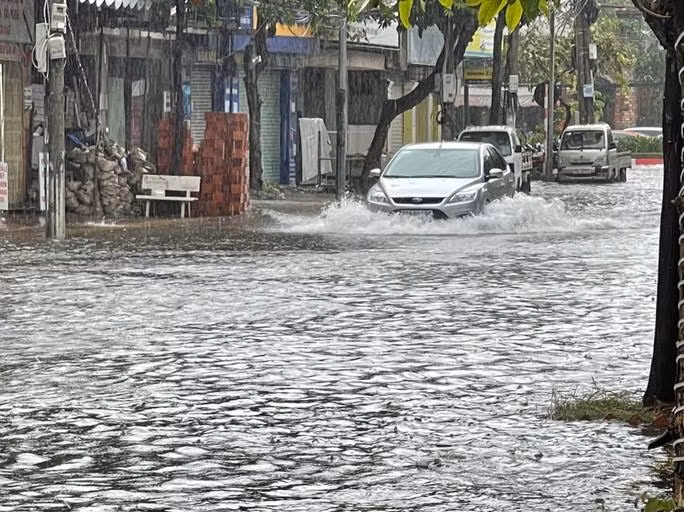 Ôtô di chuyển chậm trên đường Huyền Trân Công Chúa, TP Vũng Tàu