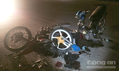 BẢN TIN ATGT: Va chạm với xe khách, hai bố con tử vong ảnh 3