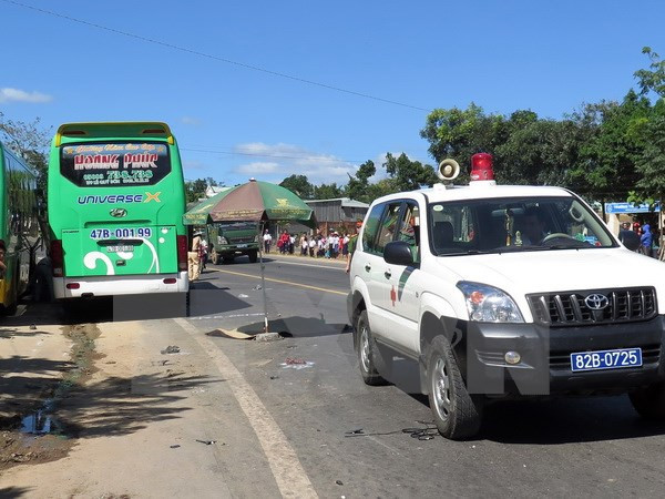 BẢN TIN ATGT: Va chạm với xe khách, hai bố con tử vong ảnh 2