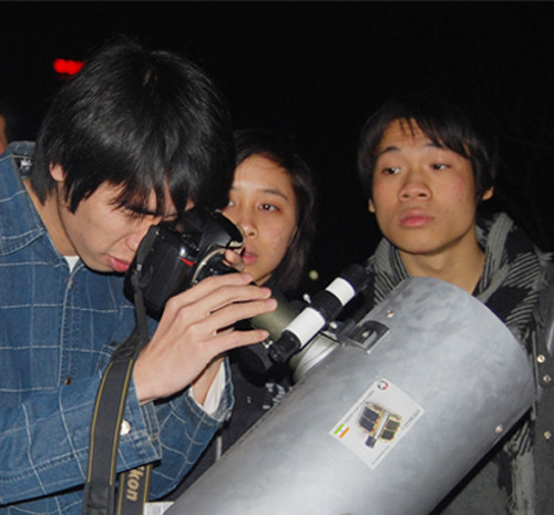 Chụp lại hình ảnh siêu mặt trăng 