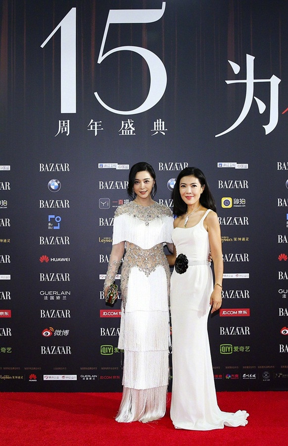 Dàn mỹ nhân Hoa ngữ rực rỡ, vợ chồng Lâm Tâm Như ôm eo tình tứ ảnh 4