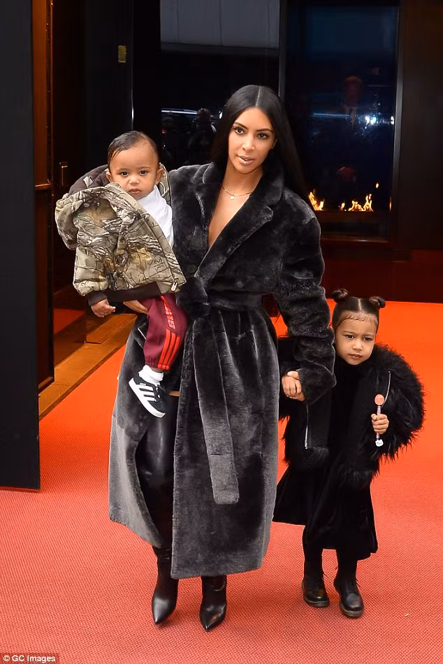 Kim Kardashian: ‘Các con là cả thế giới của tôi' ảnh 7