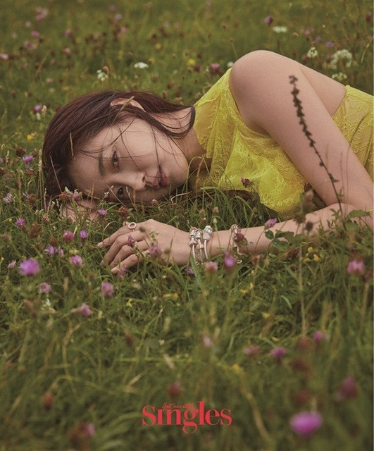 Vẻ trong veo, gợi cảm của cựu Hoa hậu Hàn Quốc Kim Sarang ảnh 7