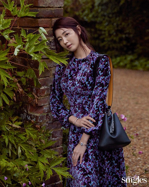 Vẻ trong veo, gợi cảm của cựu Hoa hậu Hàn Quốc Kim Sarang ảnh 11