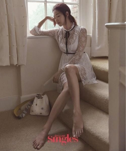 Vẻ trong veo, gợi cảm của cựu Hoa hậu Hàn Quốc Kim Sarang ảnh 10