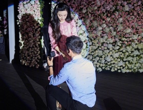 Cận cảnh nhẫn cầu hôn, búp bê gần 7 tỉ Lý Thần tặng Phạm Băng Băng ảnh 3