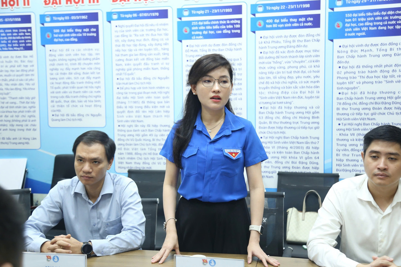 Chị Hồ Hồng Nguyên - Trưởng Ban Thanh niên Trường học T.Ư Đoàn, Phó Chủ tịch thường trực T.Ư Hội SVVN, trân trọng cám ơn tình cảm, tấm lòng và nguồn lực của các đơn vị. Chị Hồ Hồng Nguyên - Trưởng Ban Thanh niên Trường học T.Ư Đoàn, Phó Chủ tịch thường trực T.Ư Hội SVVN, trân trọng cám ơn tình cảm, tấm lòng và nguồn lực của các đơn vị.