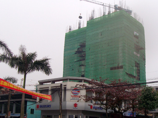 Công trình khách sạn MT-SL đang thi công, nơi xảy ra vụ tai nạn hy hữu