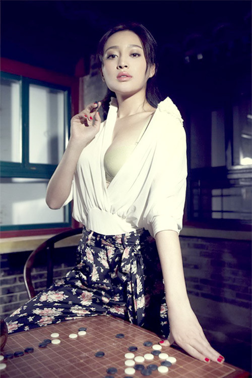 Can Đình Đình khoe đường cong cơ thể hoàn hảo Quyến rũ với đôi chân dài thon gọn và khuôn mặt thanh tú Diện áo sexy khoe vòng 1 đầy đặn Can Đình Đình sở hữu một đôi mắt biết nói Người đẹp trong bộ đồ thể thao khỏe khoắn Màn phô diễn hình thể đầy táo bạo trên tạp chí FHM Người đẹp gợi cảm dưới nắng hè Can Đình Đình sở hữu một vẻ đẹp chết người