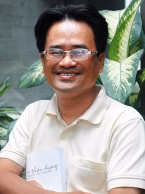 Nhà văn Nguyễn Hữu Hồng Minh Ảnh: Nguyên Anh