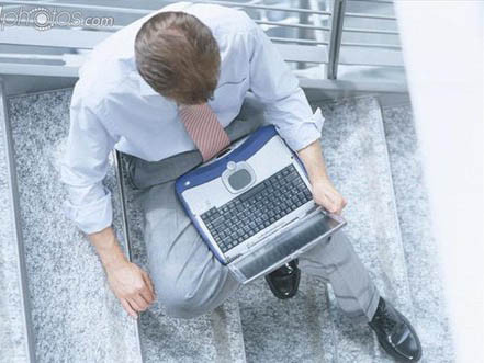 Tư thế ngồi không đúng có thể ảnh hưởng chuyện 