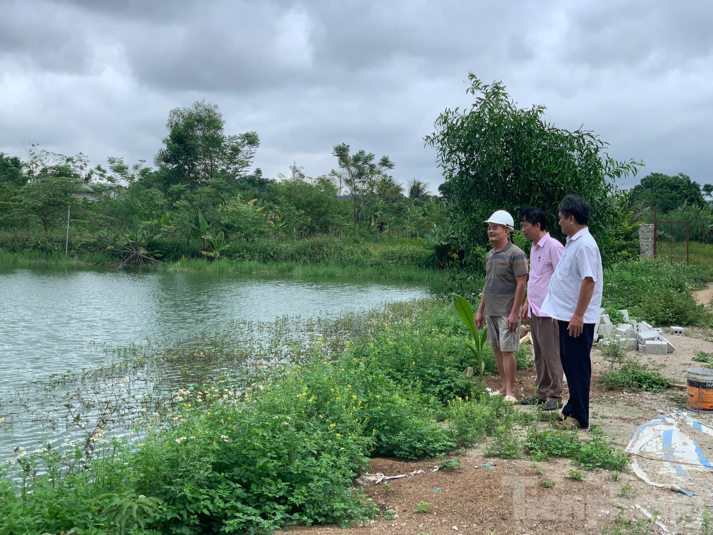 Lực lượng chức năng giám sát việc triển khai nguồn vốn tại mô hình phát triển kinh tế được ưu đãi vay vốn.