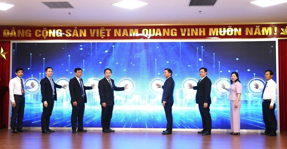 Lãnh đạo Bộ Thông tin và Truyền thông và tỉnh Thanh Hóa ấn nút khai trương Cổng dữ liệu mở tỉnh Thanh Hóa, App Thanh Hóa - S.