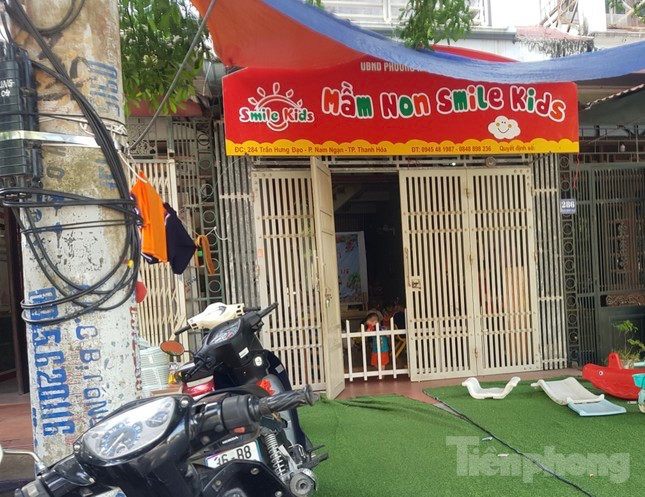 Cơ sở mầm non Smile kids (TP Thanh Hoá) vừa bị xử phạt vi phạm trong việc tổ chức bếp ăn tập thể.