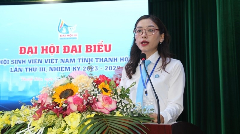 Chị Phùng Tố Linh - Phó Bí thư Tỉnh Đoàn, Chủ tịch Hội Sinh viên Việt Nam tỉnh Thanh Hóa phát biểu tại đại hội.