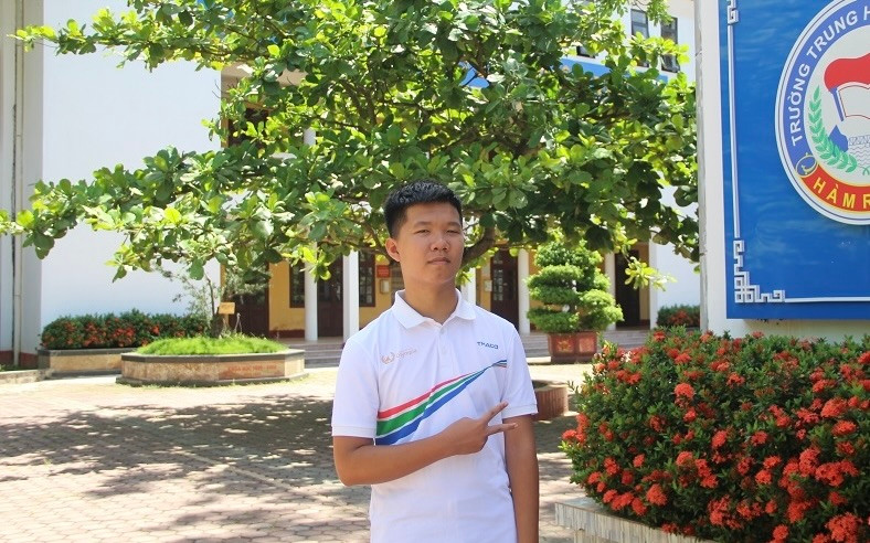 Em Lê Xuân Mạnh, học sinh lớp 12A1, Trường THPT Hàm Rồng (Thanh Hoá) là một trong 4 thí sinh trong trận chung kết Đường lên đỉnh Olympia năm thứ 23.