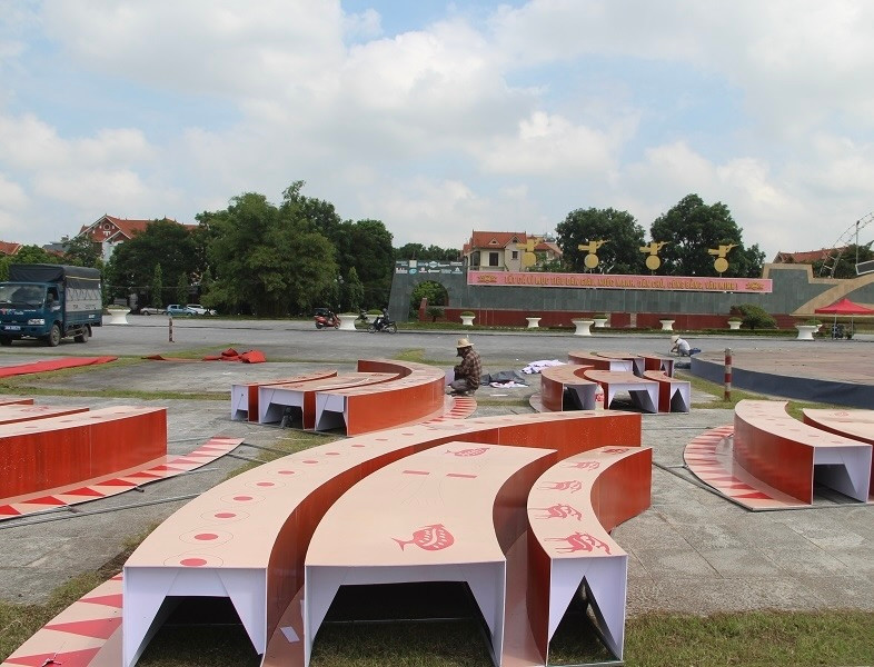 Hoàn tất những khâu chuẩn bị cuối cùng tại Quảng trường Lam Sơn (TP Thanh Hóa).