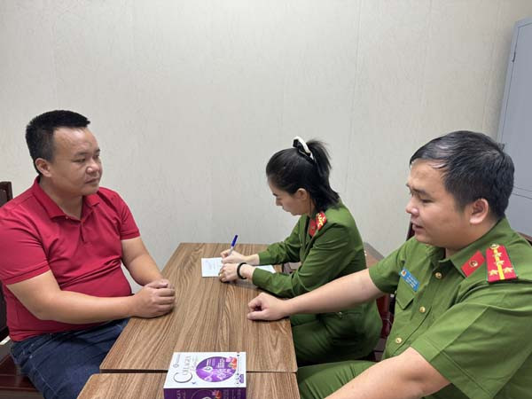 Lê Quý Đôn tại cơ quan công an.