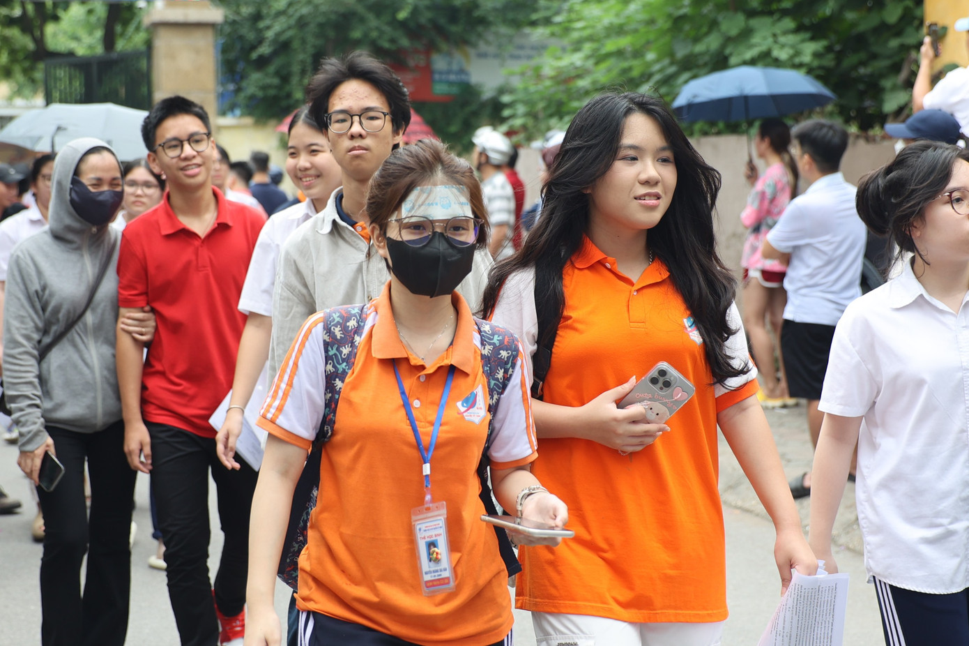 Nhiều thí sinh đi thi trong điều kiện bị sốt nhưng vẫn làm bài khá tốt Nhiều thí sinh đi thi trong điều kiện bị sốt nhưng vẫn làm bài khá tốt