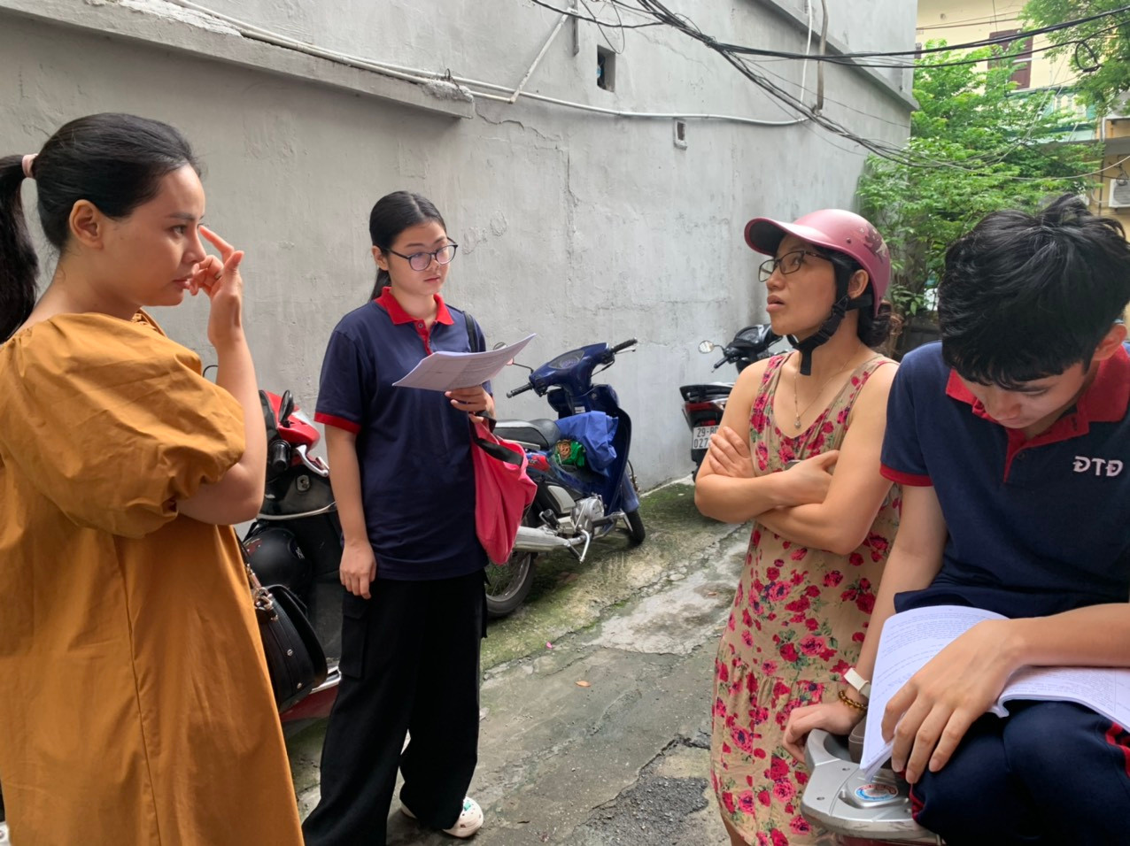 Nhiều thí sinh chọn cách ôn bài thay vì vào phòng thi quá sớm dễ bị tâm lý