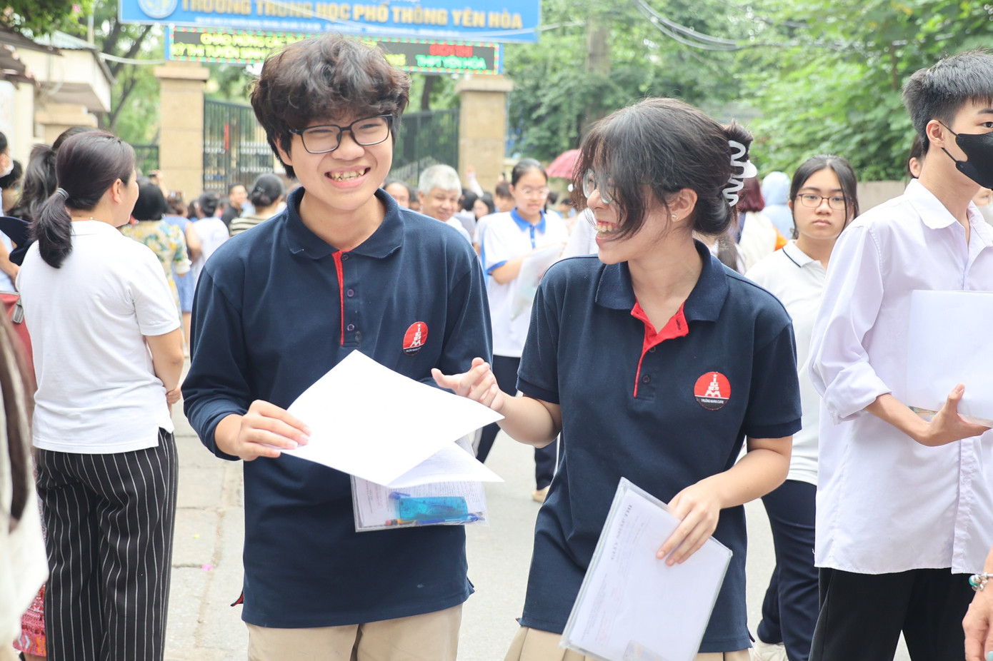 "Mình cùng làm thật tốt bài thi này rồi" "Mình cùng làm thật tốt bài thi này rồi"