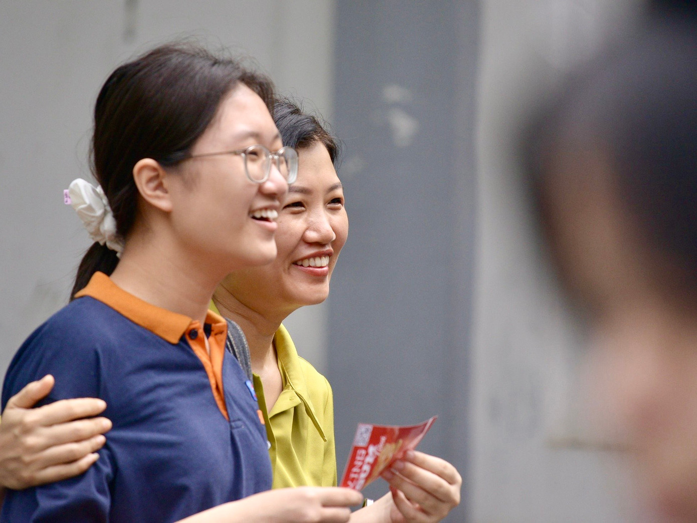 Thí sinh vui vẻ sau làm bài thi môn Ngữ văn. Ảnh: Trọng Tài Thí sinh vui vẻ sau làm bài thi môn Ngữ văn. Ảnh: Trọng Tài