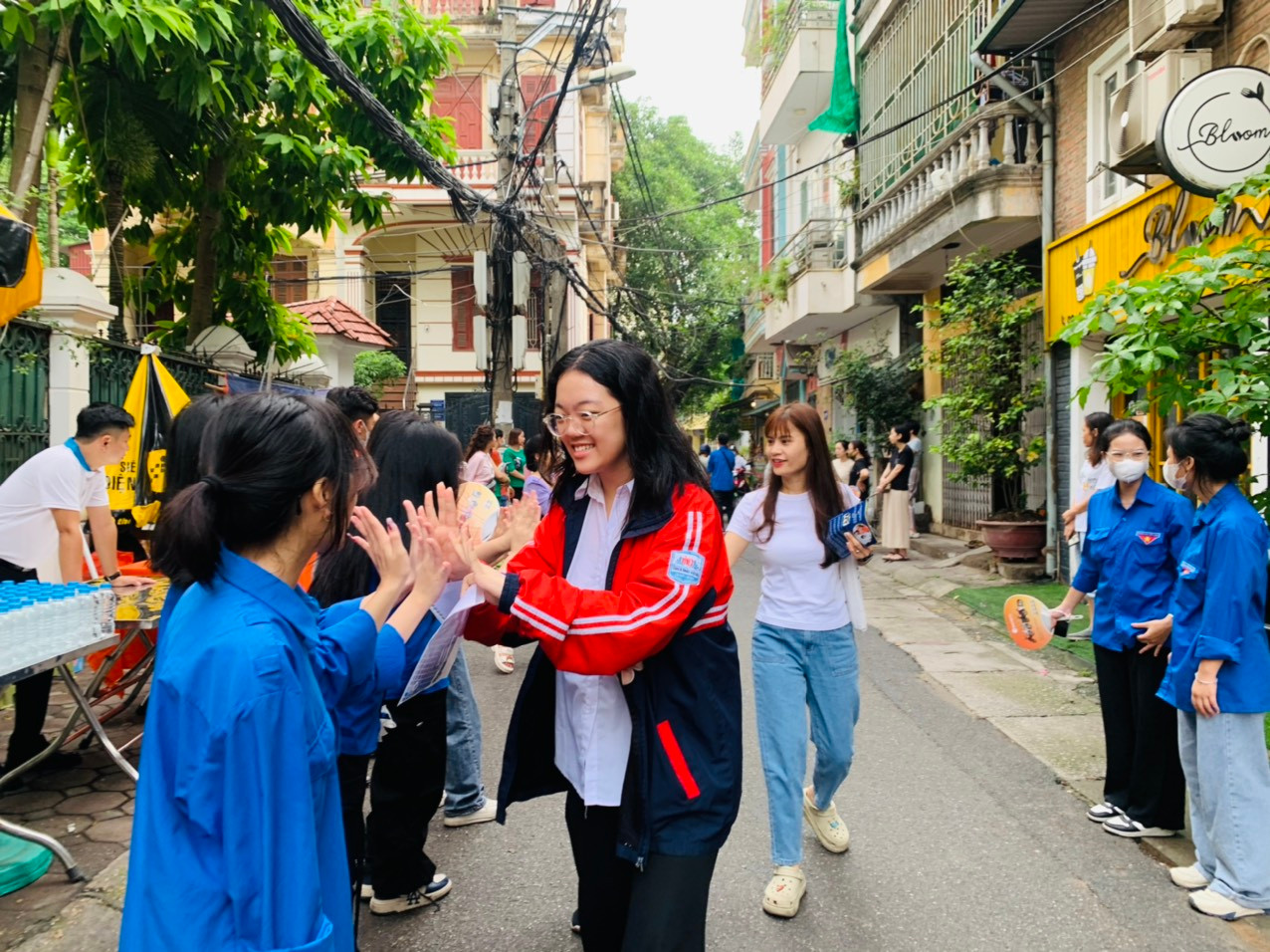 Và chúc các em thi tốt