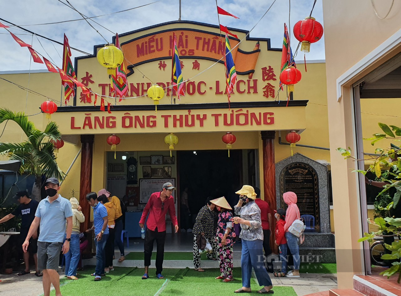 Lăng Ông Thủy Tướng Cần Giờ tồn tại từ thời chúa Nguyễn, được xếp hạng di tích kiến trúc nghệ thuật cấp thành phố năm 2012. Ảnh: Nguyên Thịnh Lăng Ông Thủy Tướng Cần Giờ tồn tại từ thời chúa Nguyễn, được xếp hạng di tích kiến trúc nghệ thuật cấp thành phố năm 2012. Ảnh: Nguyên Thịnh