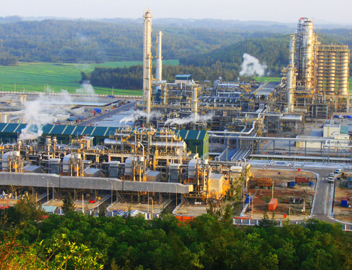 Nhà máy lọc dầu Dung Quất, nơi được ví là 